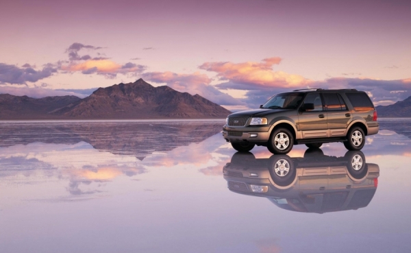 Photograph Nigel Harniman Land Rover on One Eyeland